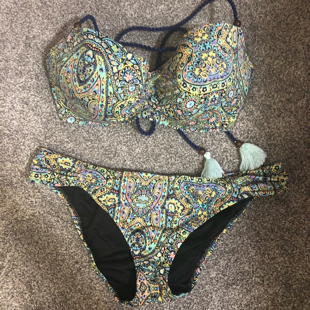 Victoria’s Secret Bikini 36DD top & large bottoms